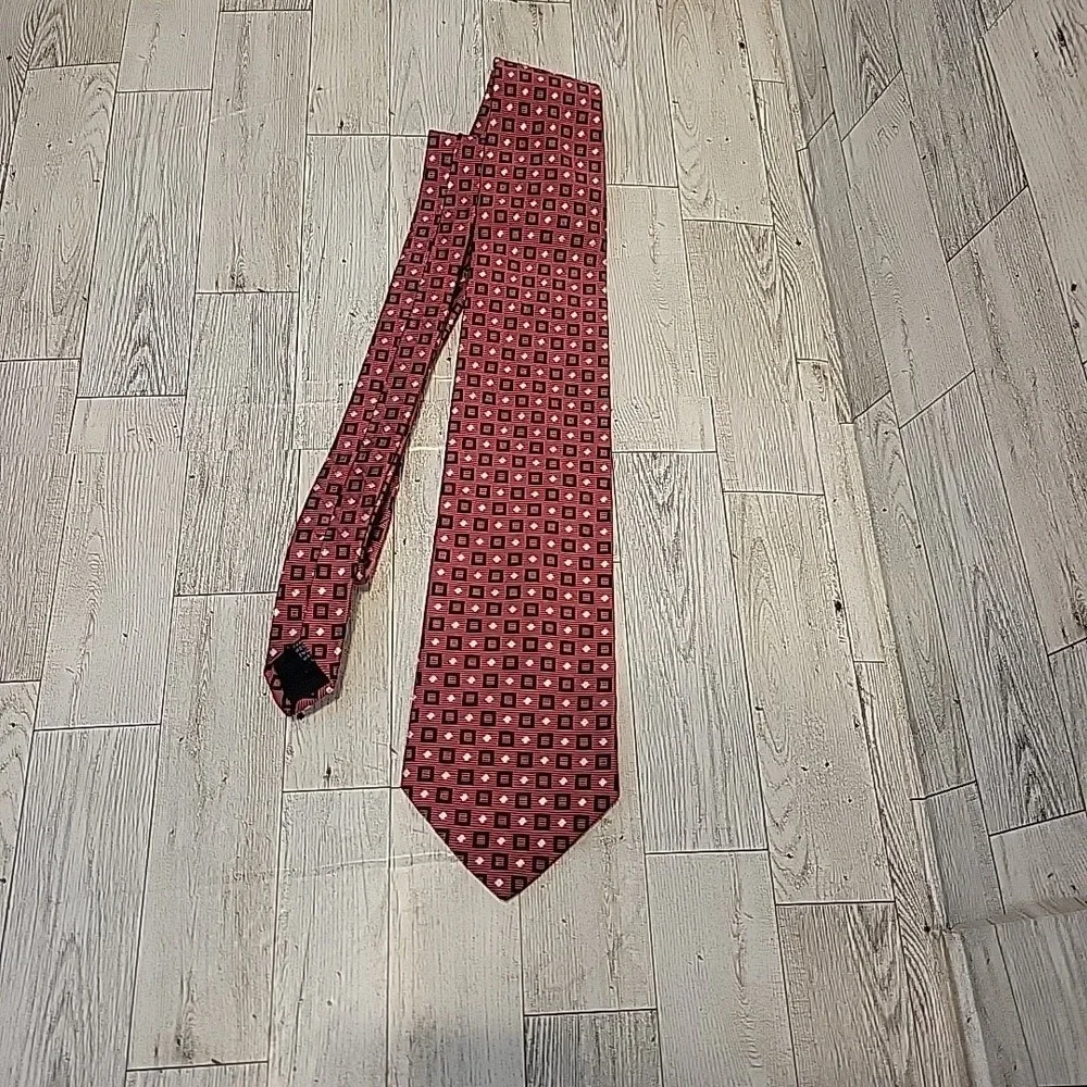 Brooks Brothers Necktie Makers Silk USA Foulard Geometric Pink Preppy 56‎ Tie